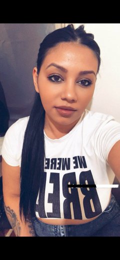 Bella - Independent model