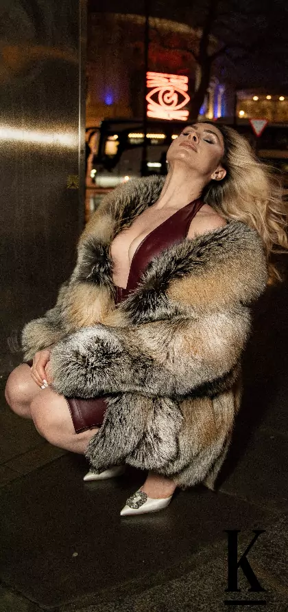 stories-slider-content