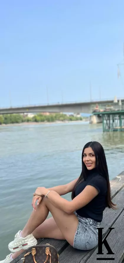 stories-slider-content