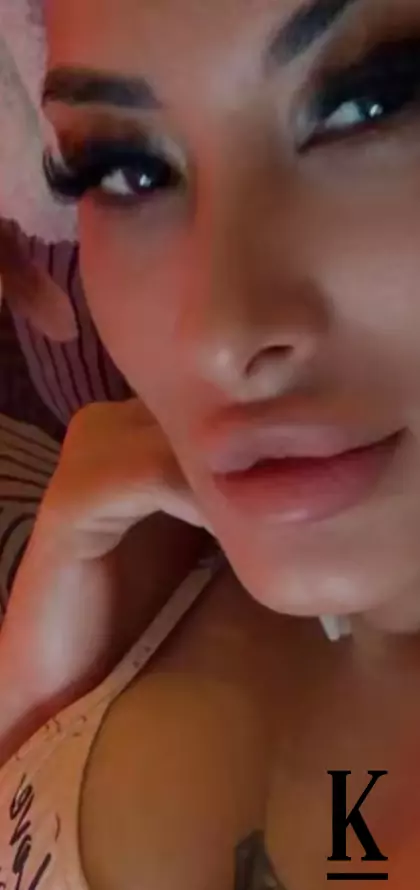 stories-slider-content