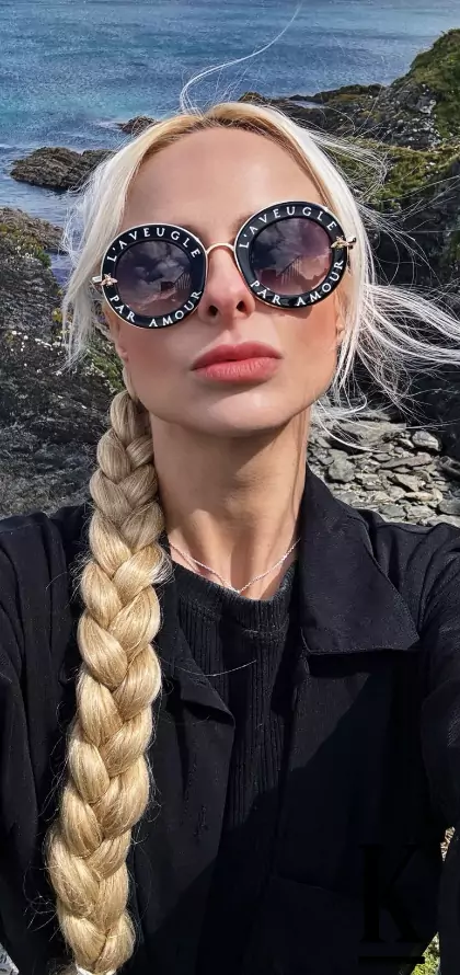 stories-slider-content