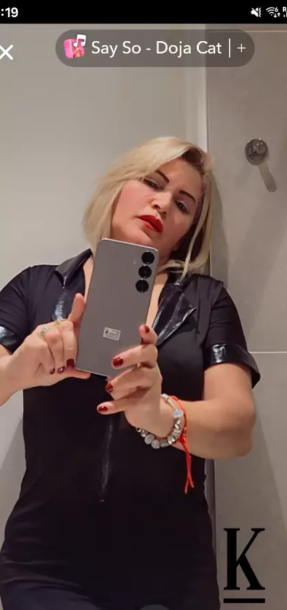 stories-slider-content