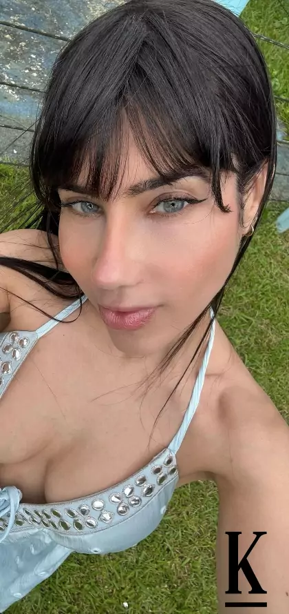 stories-slider-content