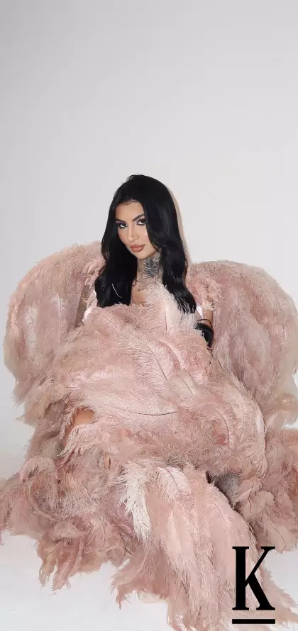 stories-slider-content