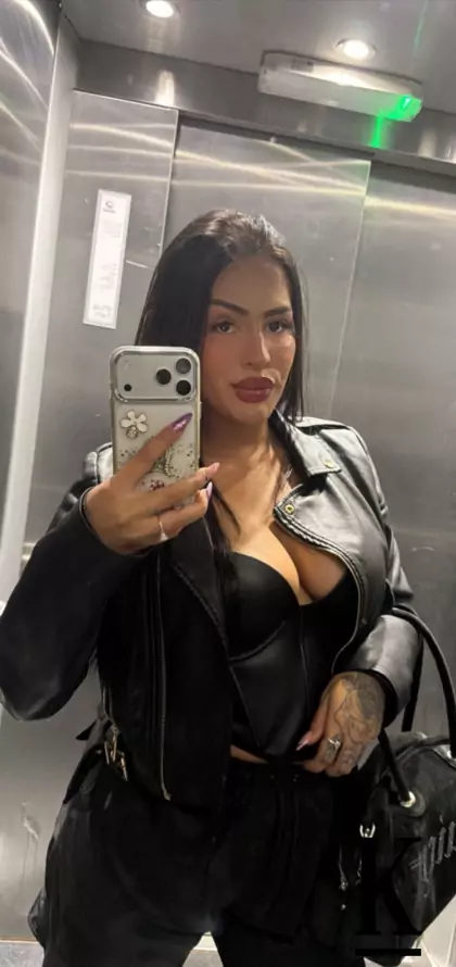 stories-slider-content