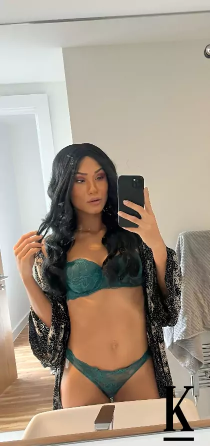 stories-slider-content