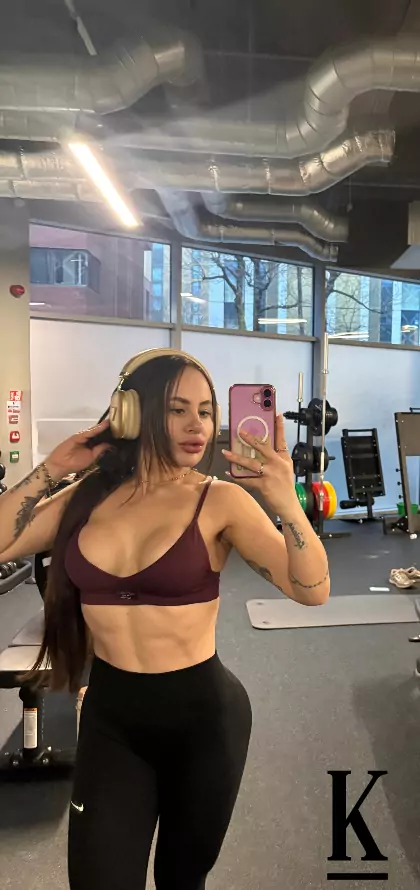 stories-slider-content