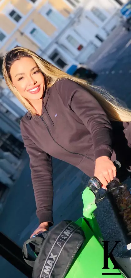 stories-slider-content